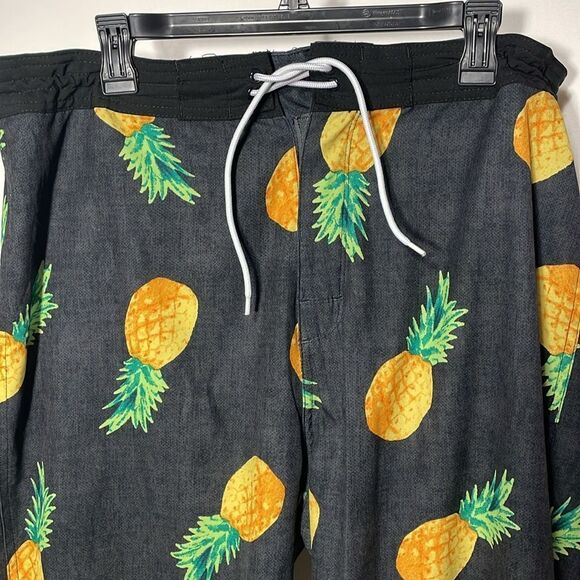 Old navy men’s swim trunks - Picture 2 of 10